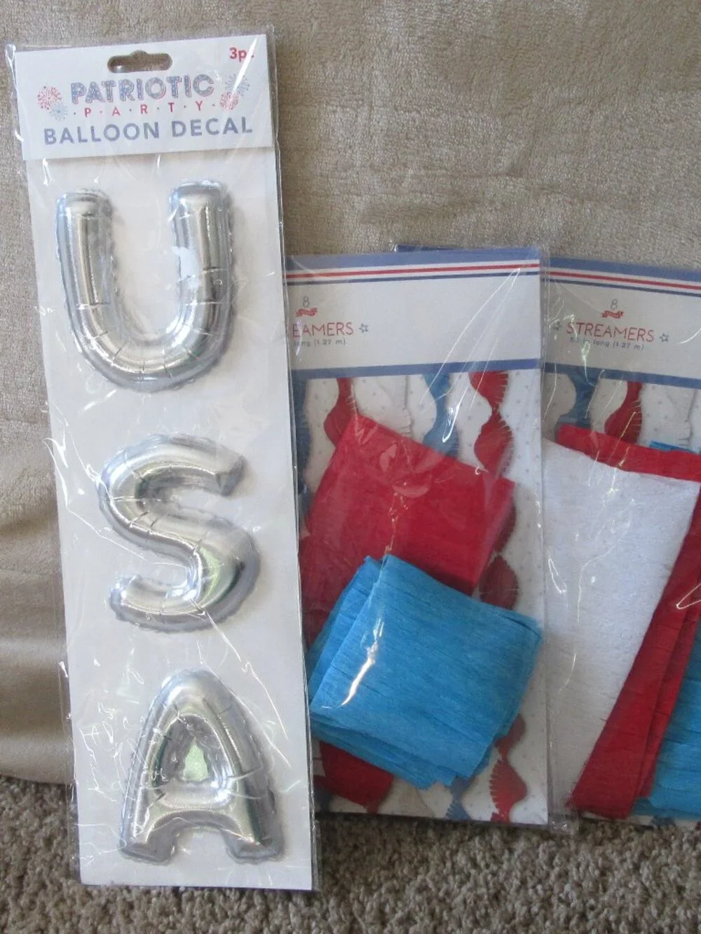 New USA patriotic 4th party decorations; streamers & silver 